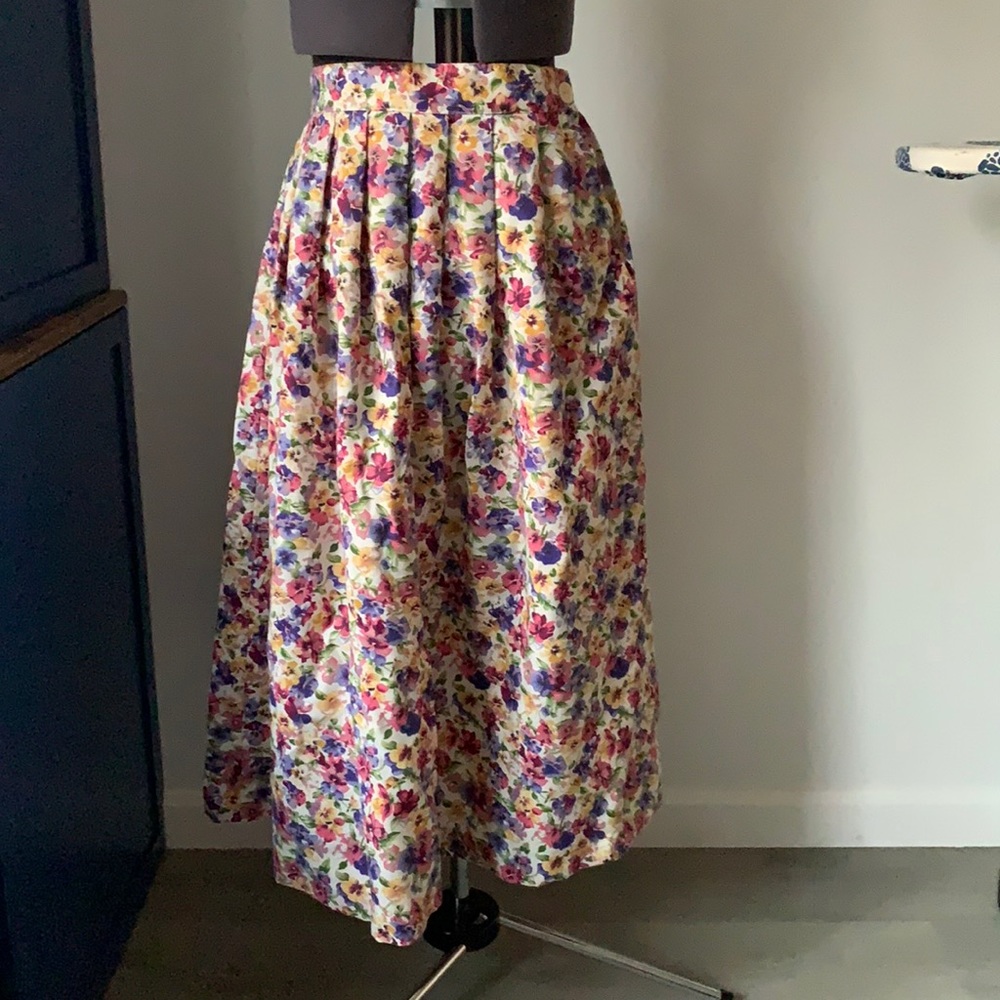 Vintage Floral midi skirt size medium